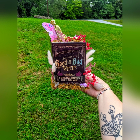 Glowing Fairy Book - Picture 1 of 2